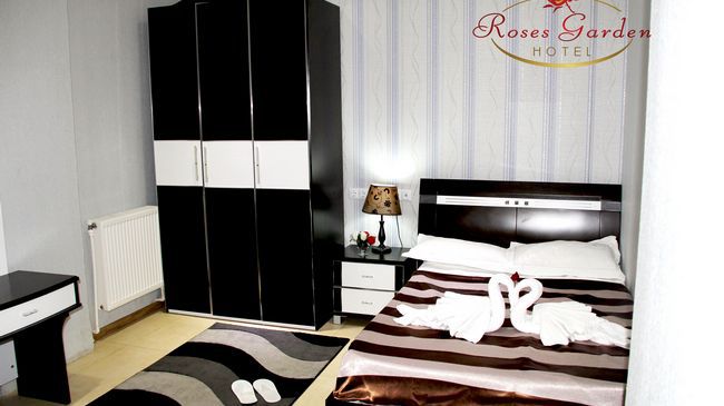 Roses Garden Hotel Тбилиси Стая снимка